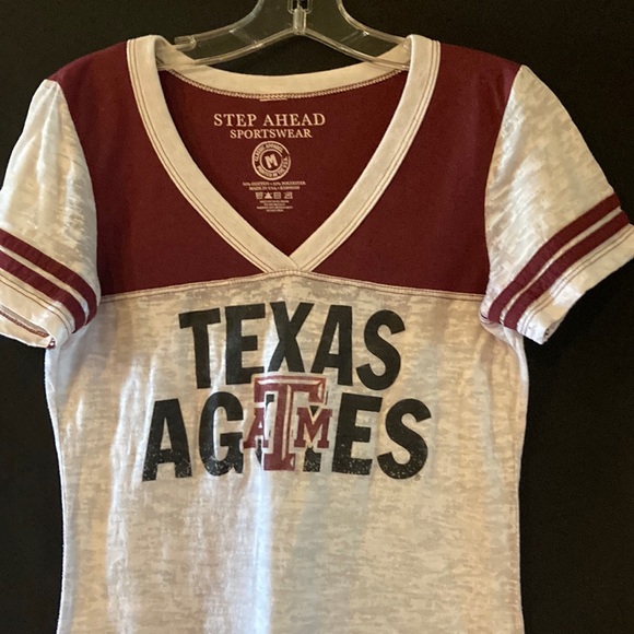 Medium Aggie V-Neck Lightweight Top - Picture 2 of 11